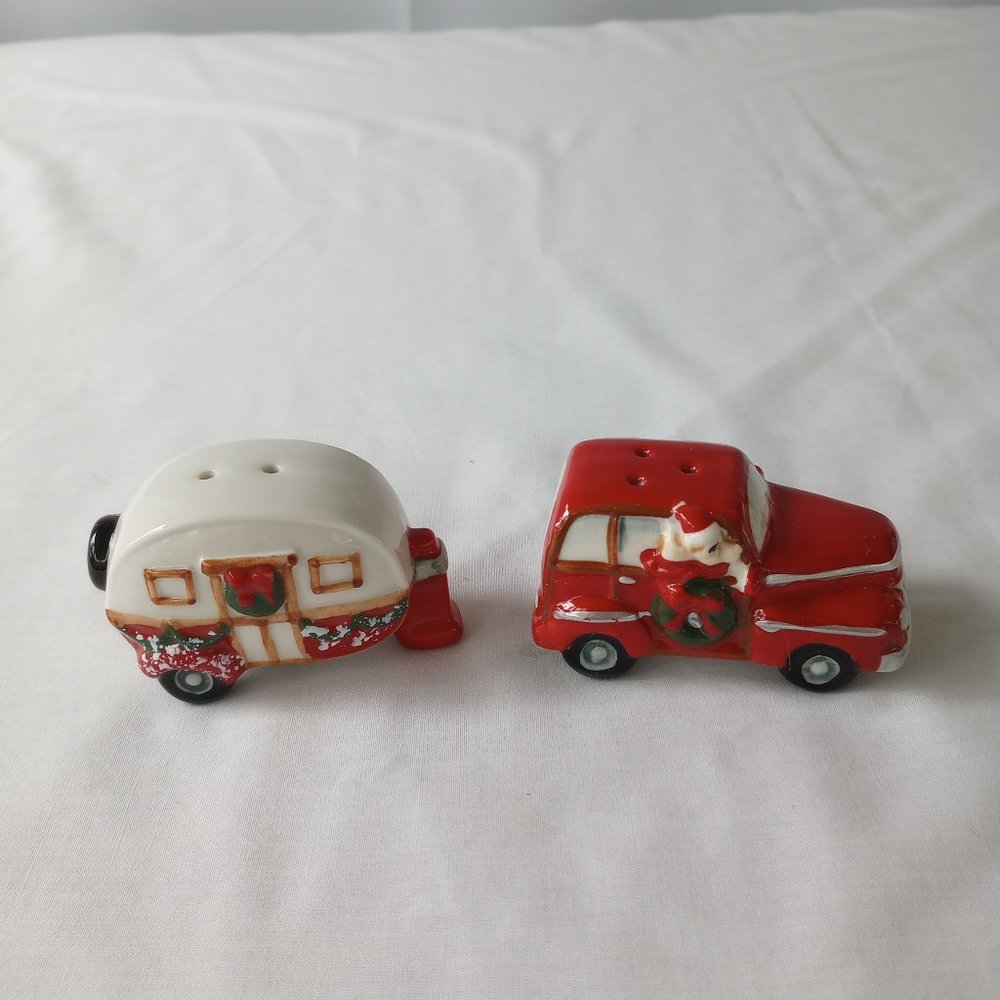 NWT    Ceramic Red Vehicle & Camping Trailer Salt & Pepper Set-